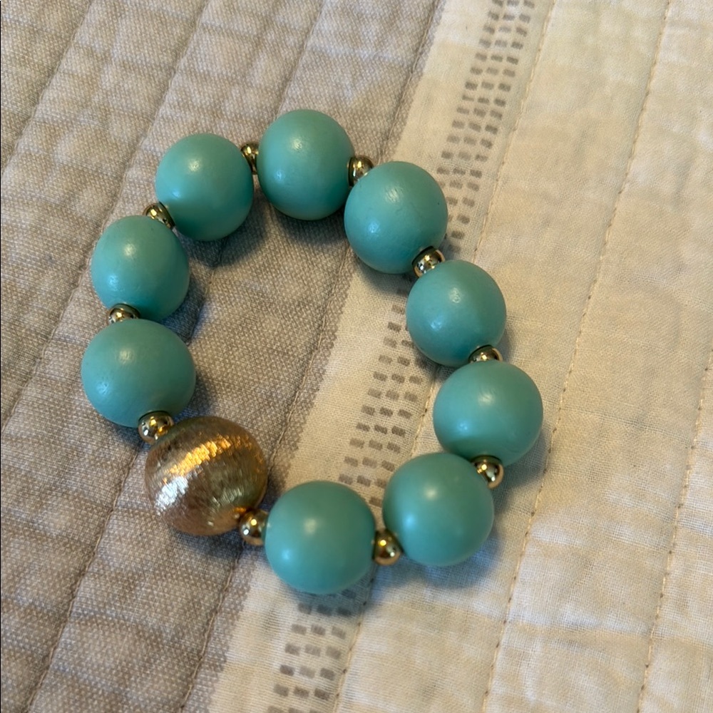 Elegant Turquoise and Gold Beaded Bracelet
